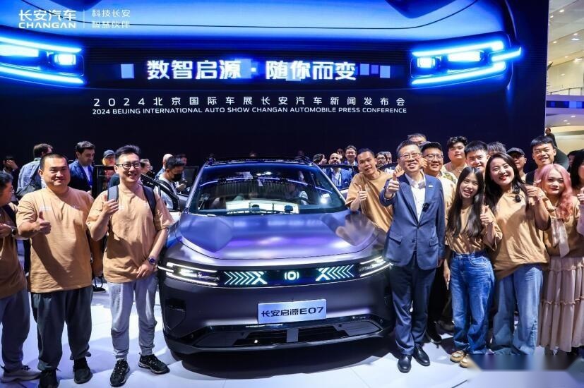 全球首款量产可变新汽车发布，长安开启“汽车机器人”时代