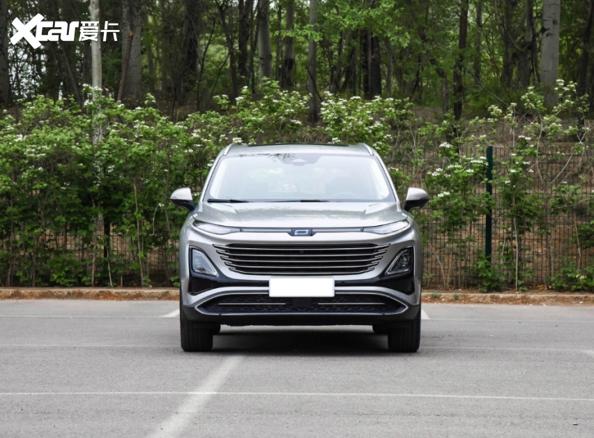 一汽打造新车,长超4米7,2.0t 爱信8at,采用全新车标,仅10万