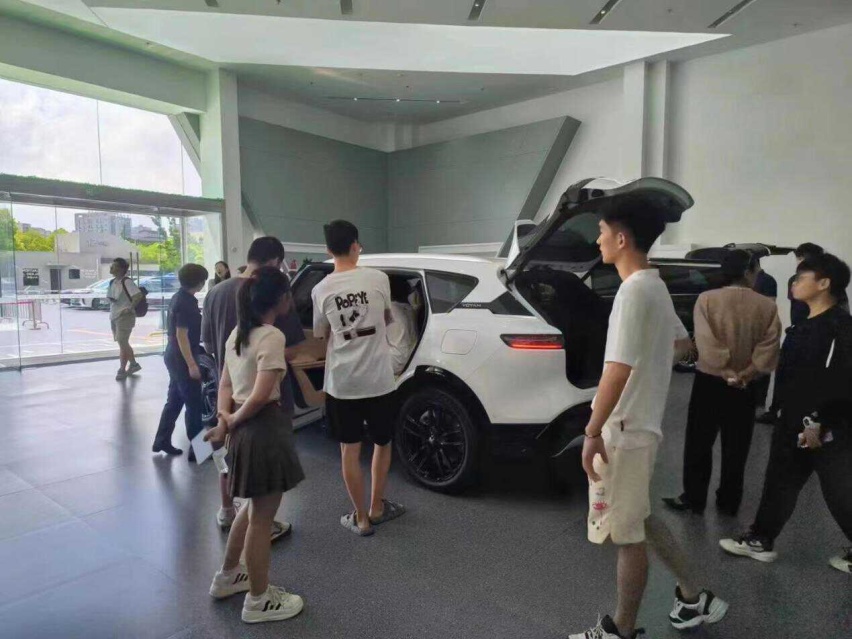 新岚图FREE将于8月19日上市，近半数车主来自德系三强，凭什么？