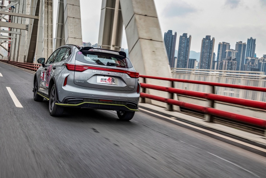 试驾哈弗赤兔 适合年轻人的运动SUV 百公里加速7.7秒