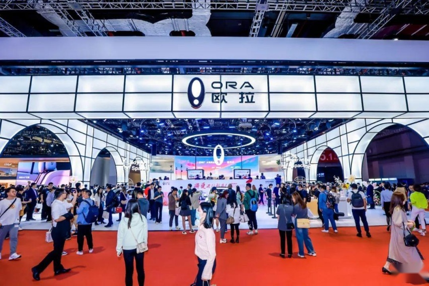 我在上海车展，看到了一场精心准备的女性叙事