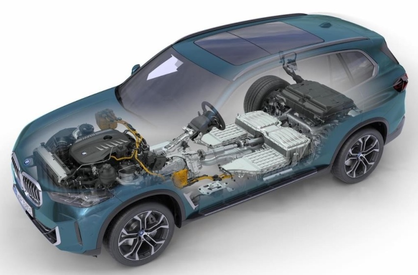 新宝马X5M实车海外曝光,4.4T V8带电,双联屏,或三季度引入国内