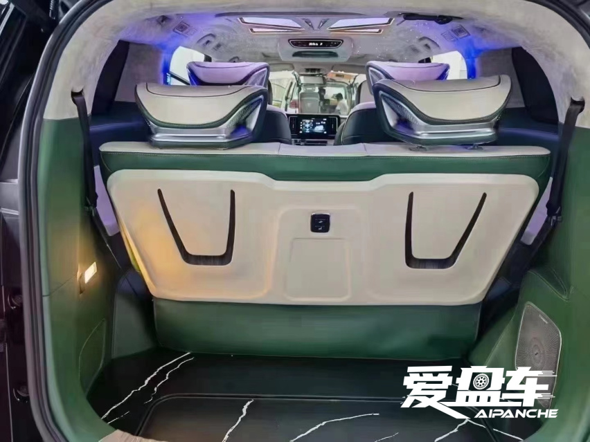 商务车传祺M8内饰改装罕见玩法祖母绿，不仅好看而且比较有面