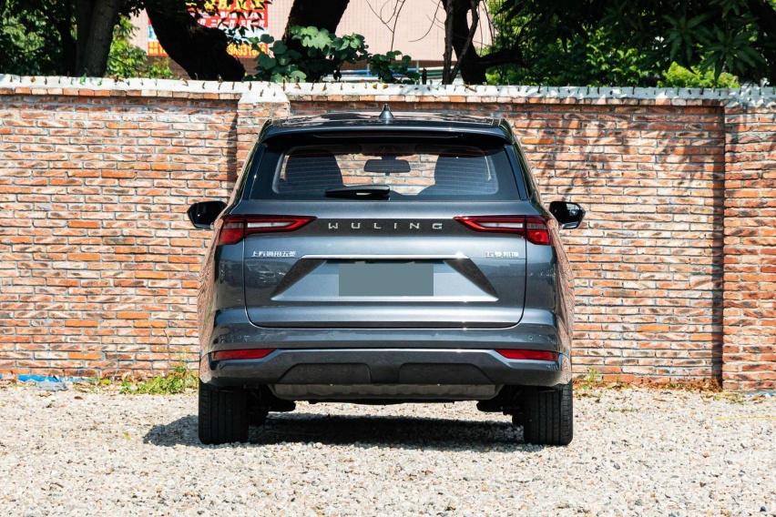 想买10万级质量好的MPV，可以看看这两款，空间大、油耗低、安全