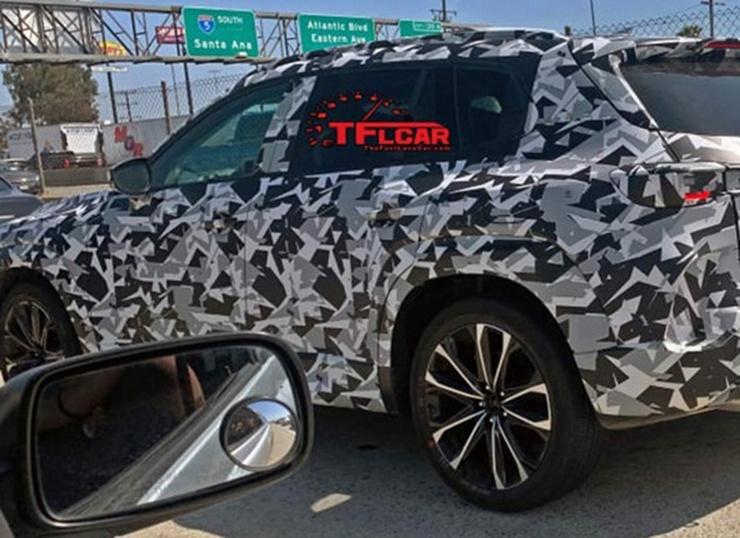 马自达CX-50谍照，高性能轿跑SUV，搭载直列六缸发动机