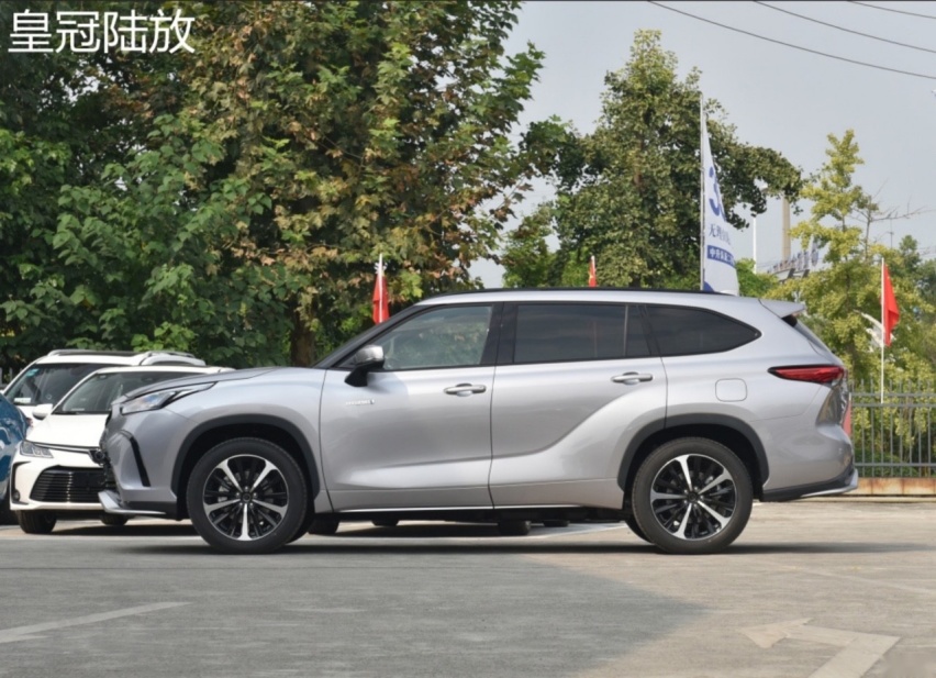 舍弃配置多加两个座值吗？皇冠陆放对比汉兰达
