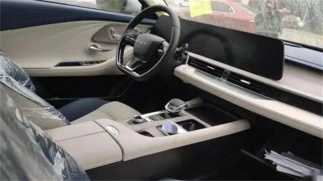 或预计10万起售？奇瑞艾瑞泽8实车图曝光，尺寸媲美B级车！
