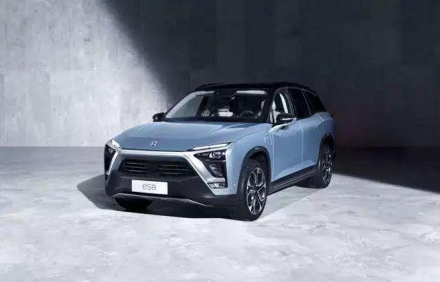 五菱首款四座新能源车曝光；纳入“新基建”，充电桩迎来加速期