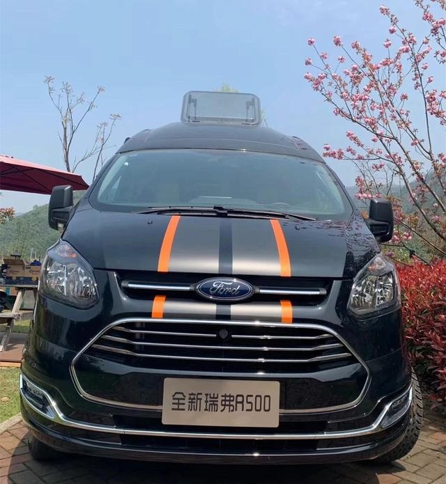 GL8靠边站！这款才是真正旅行神车，车内2张床，配马桶和浴室