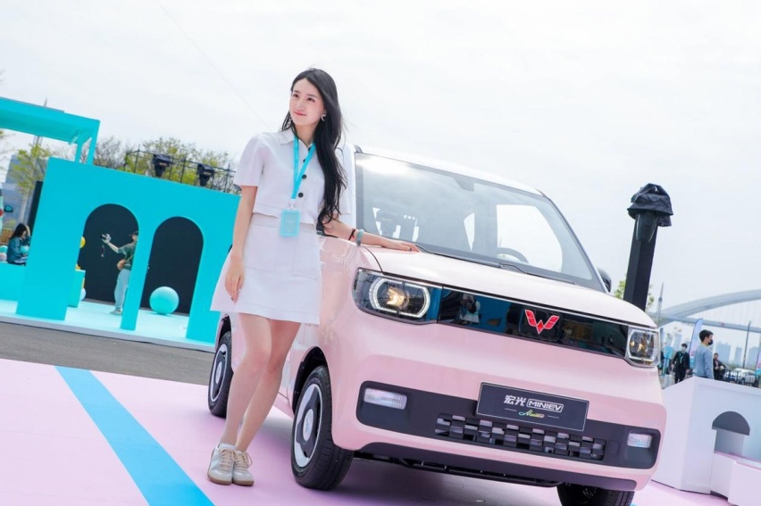 五菱宏光MINI EV敞篷版来了，将于上海车展全球首发亮相！