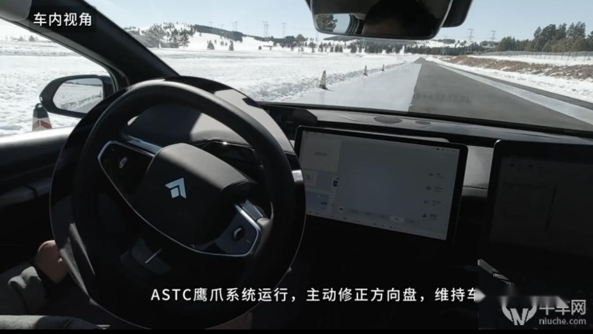 昊铂HT：20万级别唯一带鹰爪系统的车，雨雪路面不打滑
