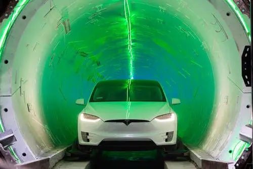 Cybertruck 下线，「一代鸽王」是怎样炼成的？