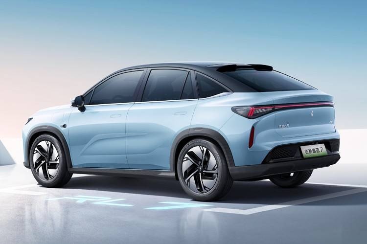前卫个性的轿跑SUV 吉利睿蓝7售11.77万起
