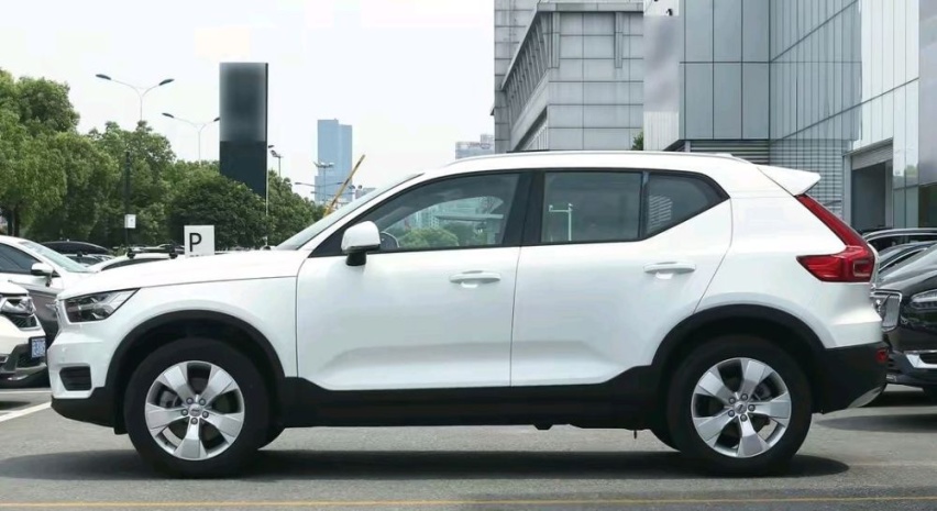 新款沃尔沃XC40实车曝光 全系2.0T+48伏轻混 轴距比Q3大