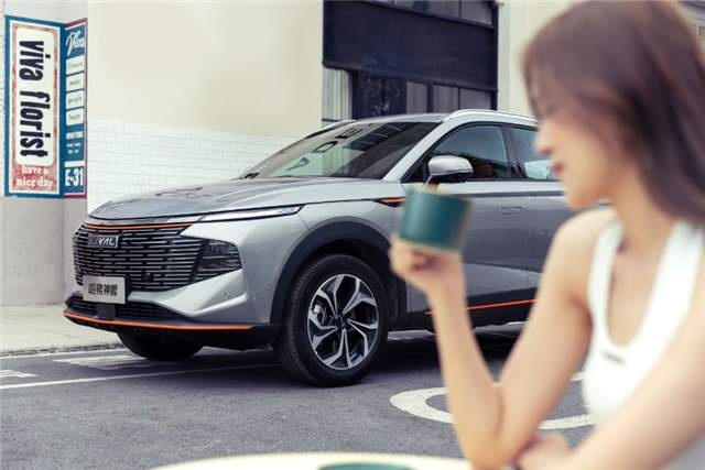15万买国产旗舰级SUV，哈弗神兽还是吉利星越L？