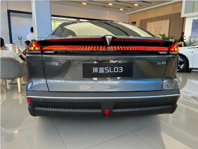 新款|深蓝SL03价格14.59万起，升级后你会心动吗？