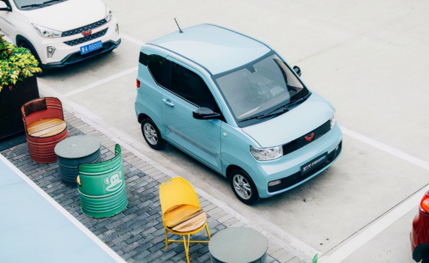 “穷人”的狂欢?宏光MINI EV月销近五万,网友:就等敞篷版了