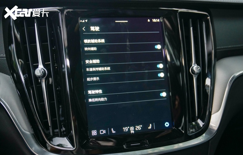 试驾沃尔沃新款S60：操控不输同级后驱，跑山劈弯很刺激