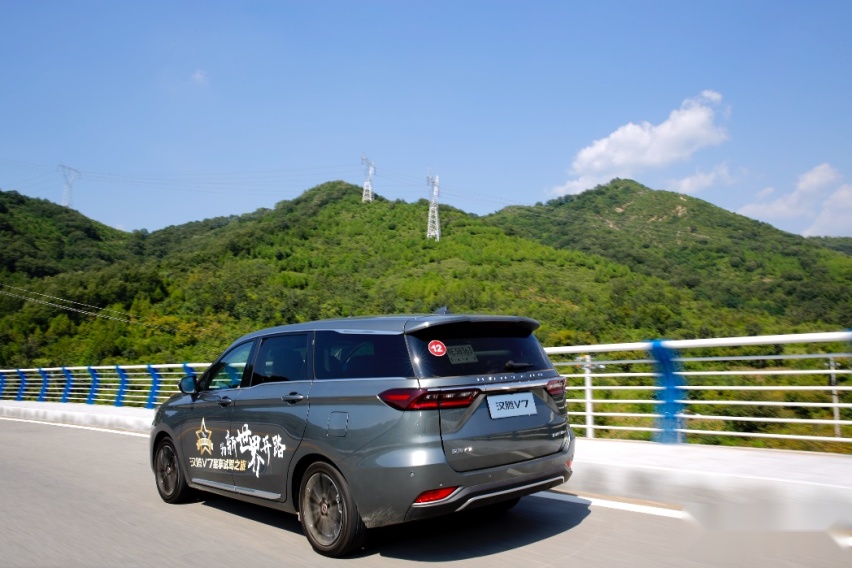 你说10万的MPV买不来豪华舒适？汉腾V7：对不起我来晚了