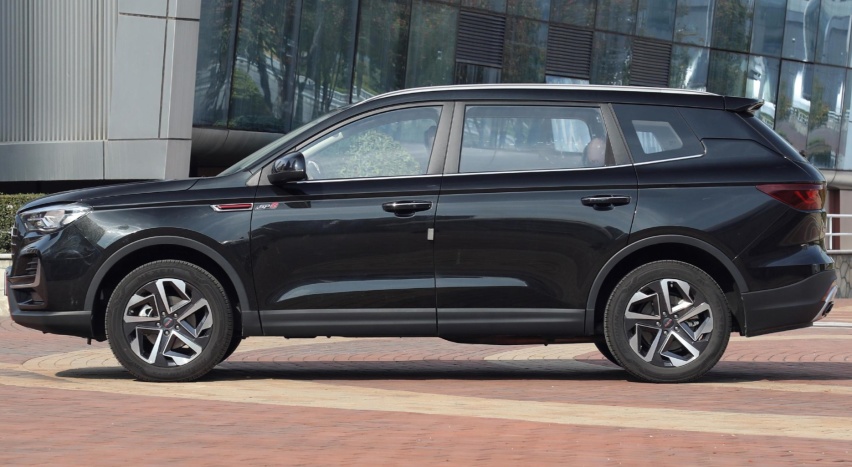 中国造了一辆“黑武士”X5！2.0T+8AT，一箱油700km，11万