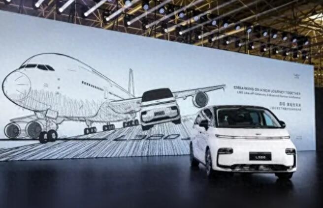 对标理想MEGA？吉利推出纯电MPV，造型酷似A380客机，续航650