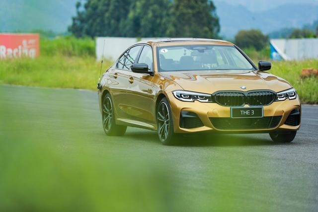 BMW 330i M运动曜夜版再次热血迎战