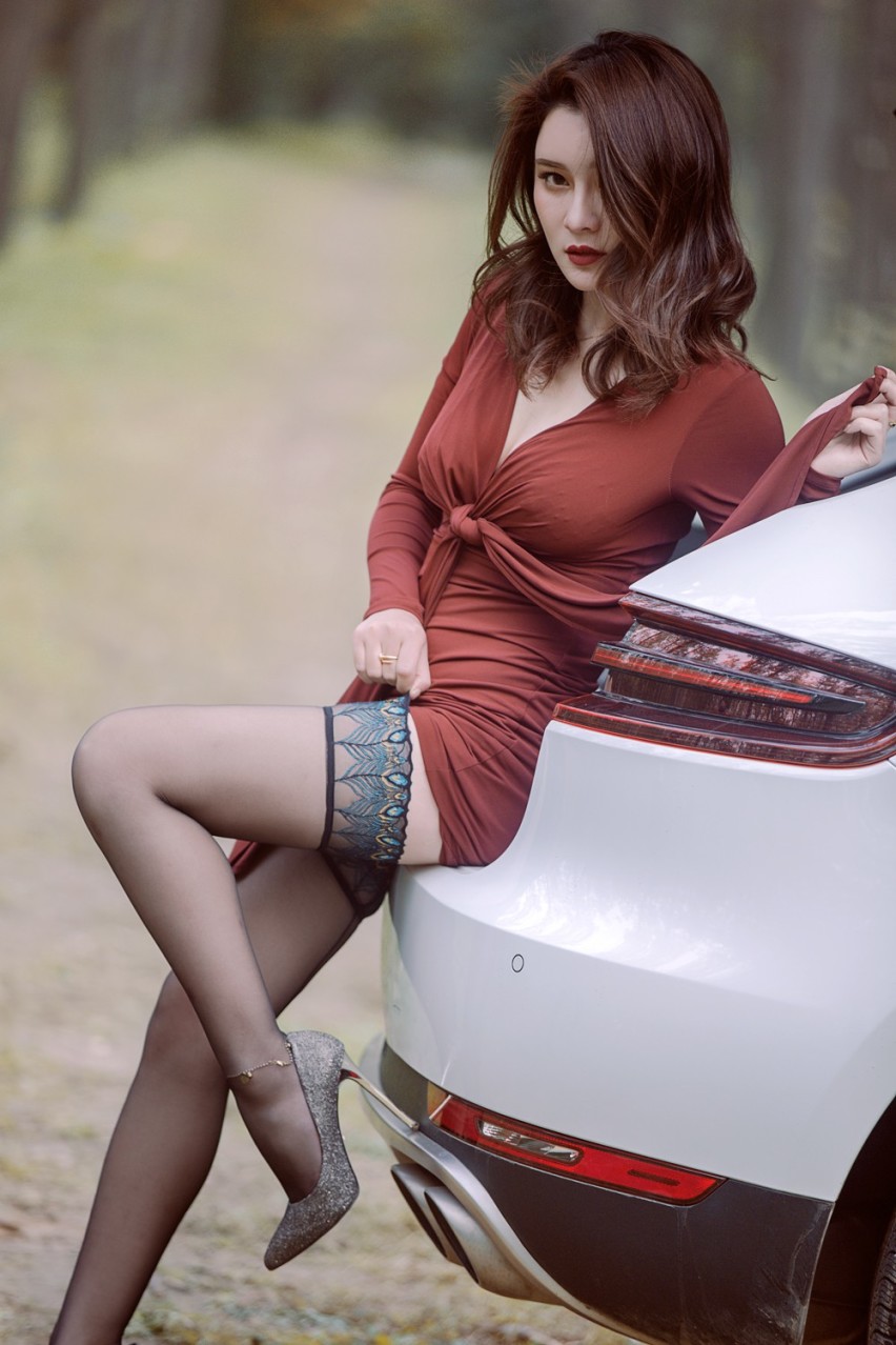 [寂寞赛道] 生活中的妹妹之保时捷MACAN 郊外写真