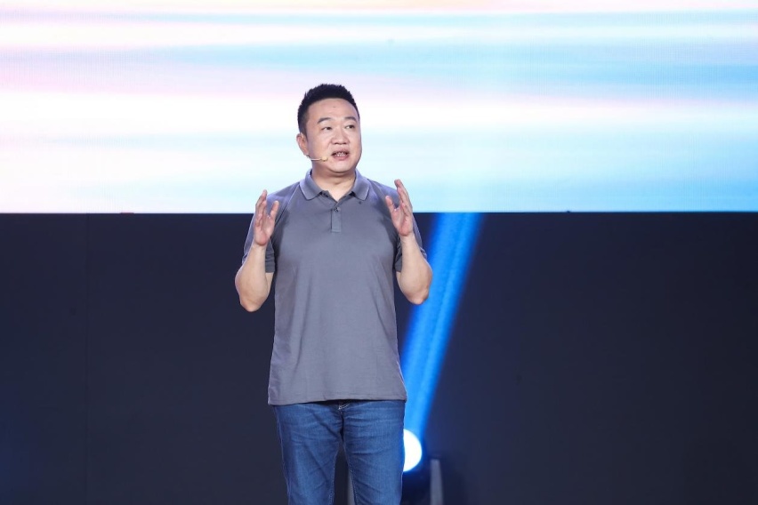 千面影帝梁家辉代言CX-50行也，打破“塞车”梗