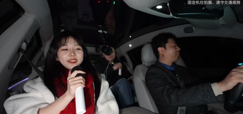 续航“真”实测 哪吒S开12小时直播