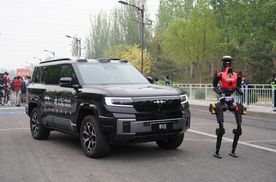 方程豹×全球首场人形机器人马拉松，硬核“豹”卫21公里！