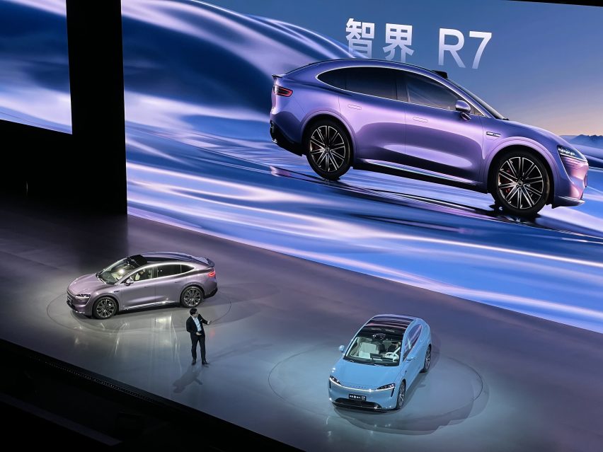 剑指Model Y 鸿蒙智行首款轿跑SUV智界R7正式上市 售25.9