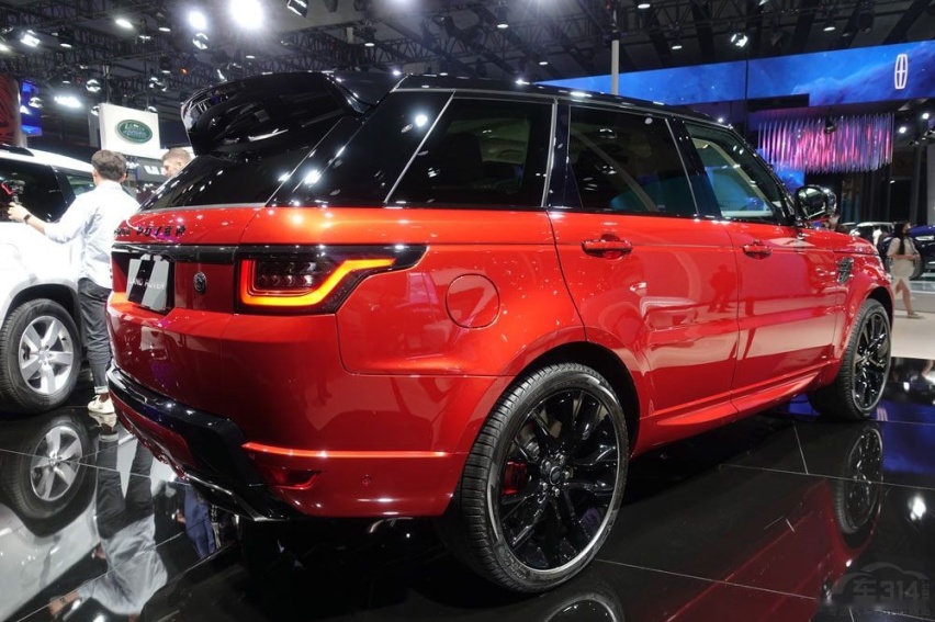 手握200万买硬派SUV，选揽胜运动版还是奔驰G级？