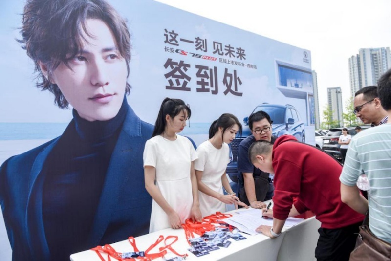 售价10.69万元起，明日座驾长安CS75PLUS万人交车成