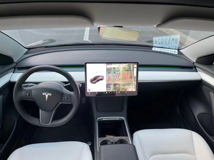 特斯拉Model 3：电动时代的先锋与革命者