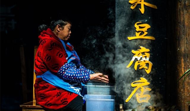 昂科旗：寻得世间芙蓉镇，犹思天下岳阳楼
