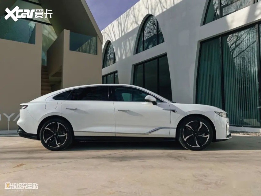 岚图追光静态体验：我追到了光，还去光的里面看了看