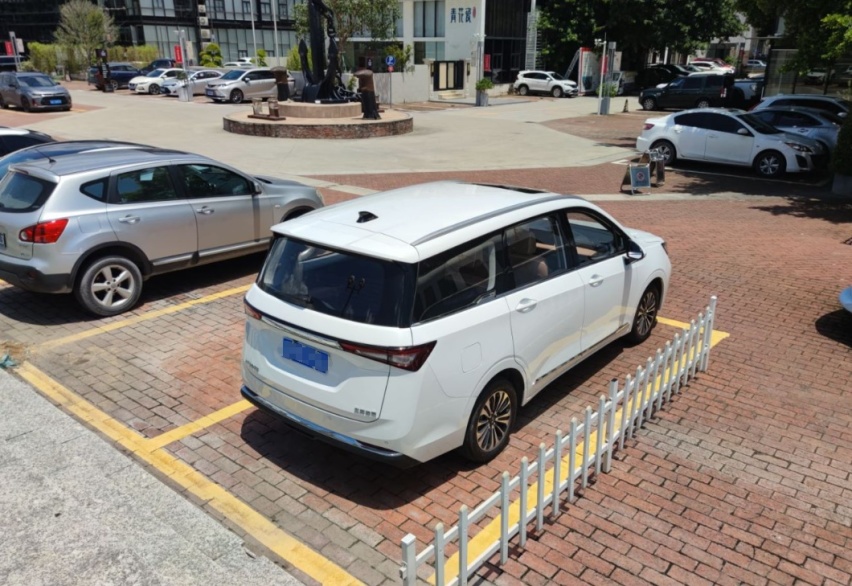 五菱的7座车，歌剧院式设计，配1.5T，5年宏光车主体验完想换车