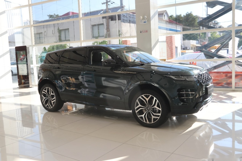 【帮你选车】轴距加长16厘米，后排更宽敞，揽胜极光L到店实拍