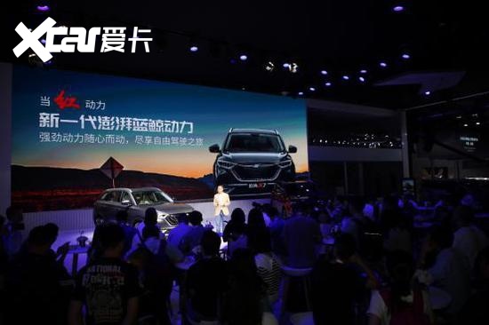 【车展】迪丽热巴摘奖 长安欧尚X7获年度最强组合