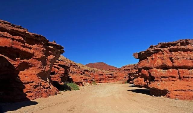 阴山，这座陌生的山脉对中国到底有多重要？| 中国自驾地理