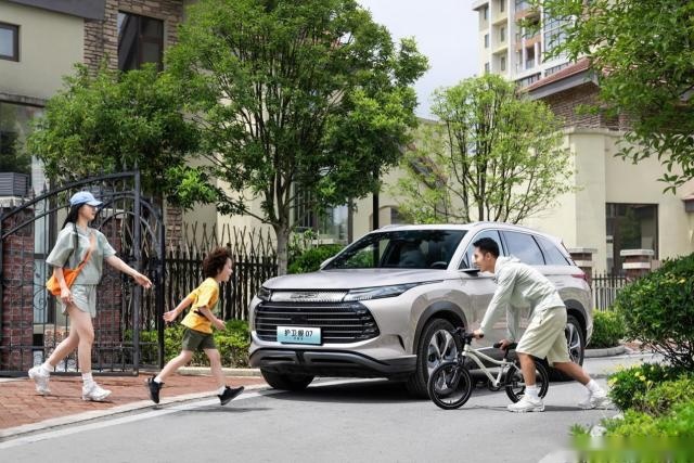电比油低，增配降价！比亚迪护卫舰07荣耀版仅售17.98万元-25.9