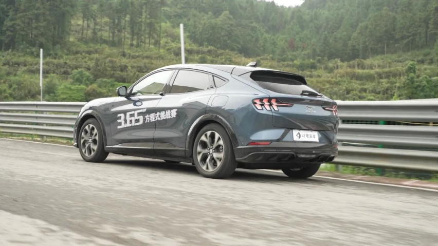 这是同价位唯一比 Model Y 好开的电动 SUV