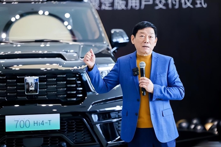 坦克700 Hi4-T限定版开启交付！长城汽车董事长魏建军亲自交车