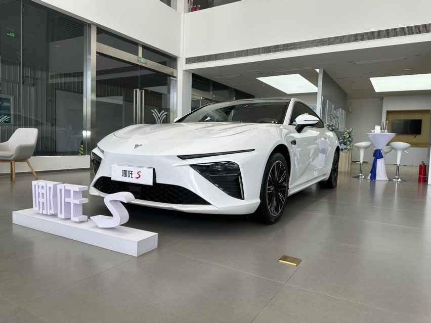 探店 | 价格下探品质依旧 静态体验哪吒S 520版