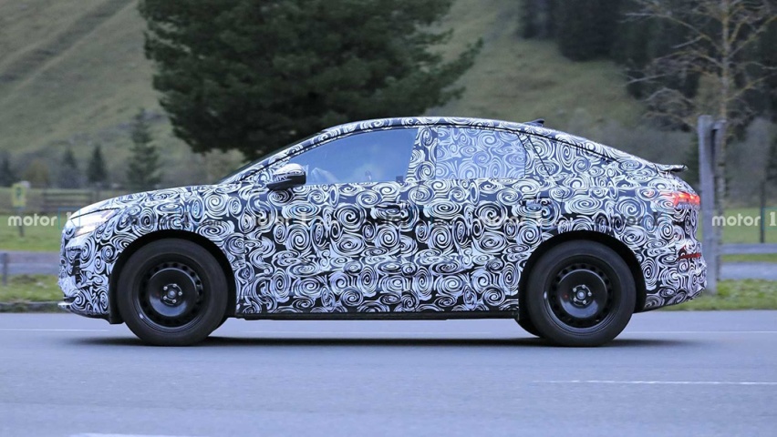 audi-q4-e-tron-sportback-spy-photo-side.jpg