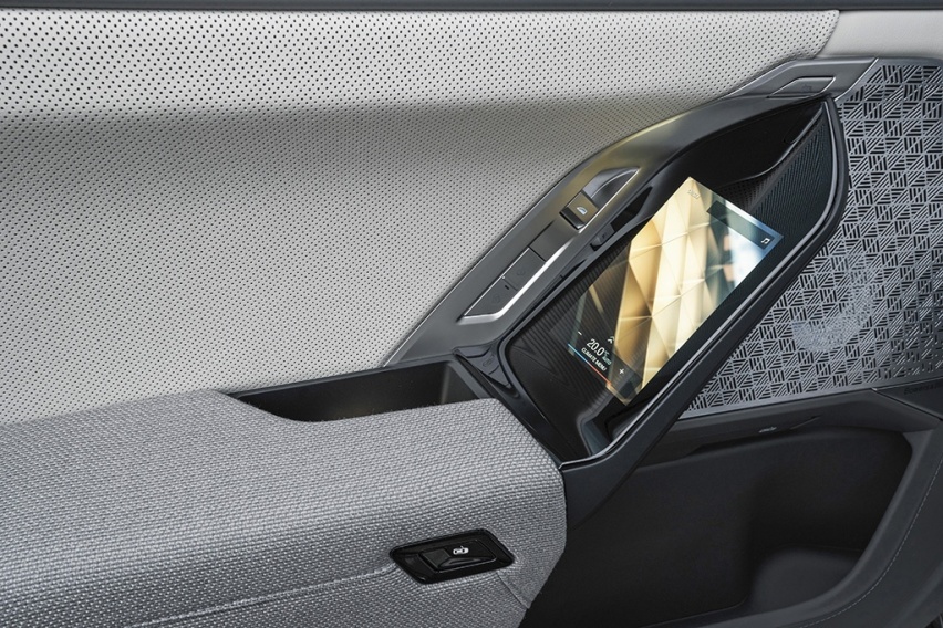 第七代：BMW i7 x Drive60