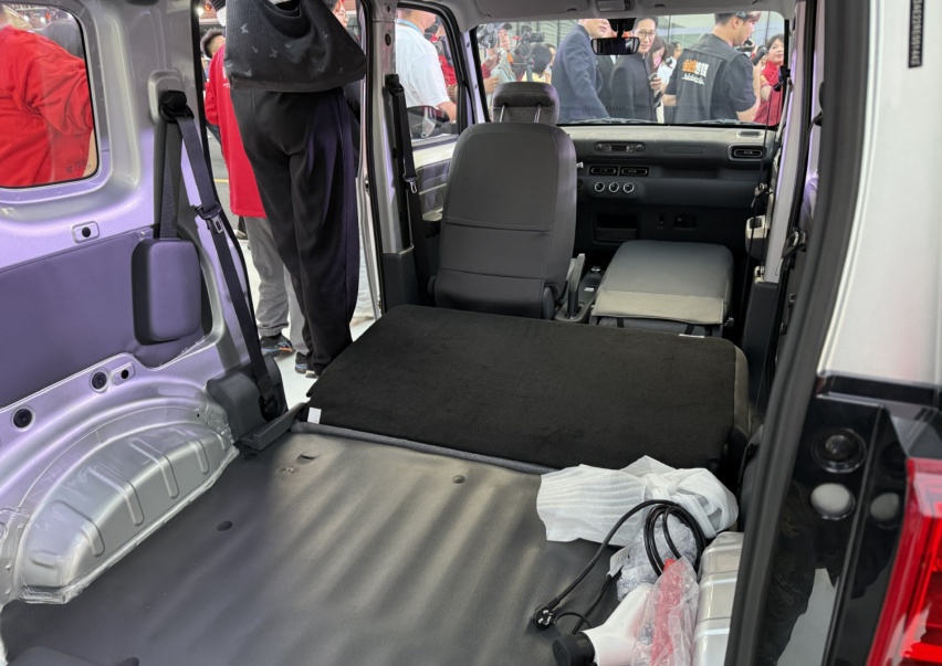 中国版“K-Car”！五菱之光EV实车现身，长超3米6+侧滑门
