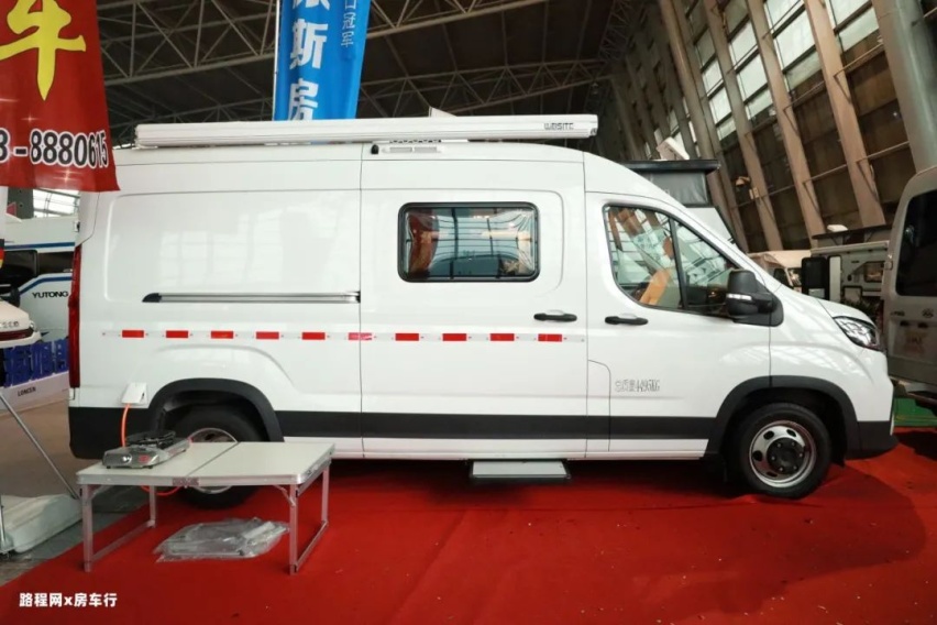 南昌汽车房车展：中式风格的V90 B型房车？上下纵床还有洗衣机，这车真不错