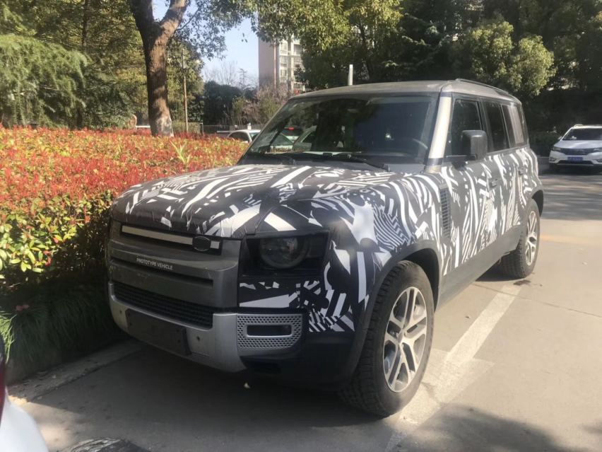 最有情怀的硬派越野车  路虎换代卫士国内实车曝光