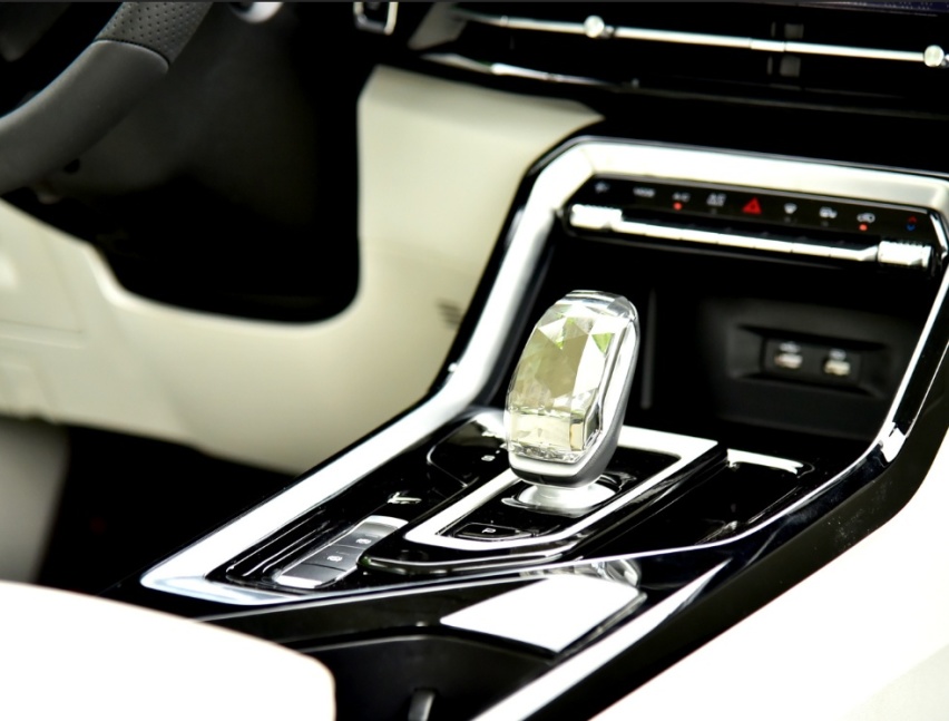 10万级的混动SUV，车长4594mm，市区油耗4.6L，可弹射起步
